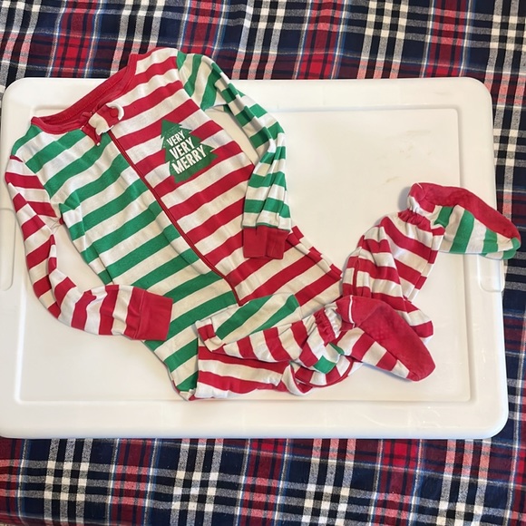 Carter’s & The Children’s Place PJs Set 24M(2T) Crocodile, Christmas & Ocean Set - Picture 2 of 6